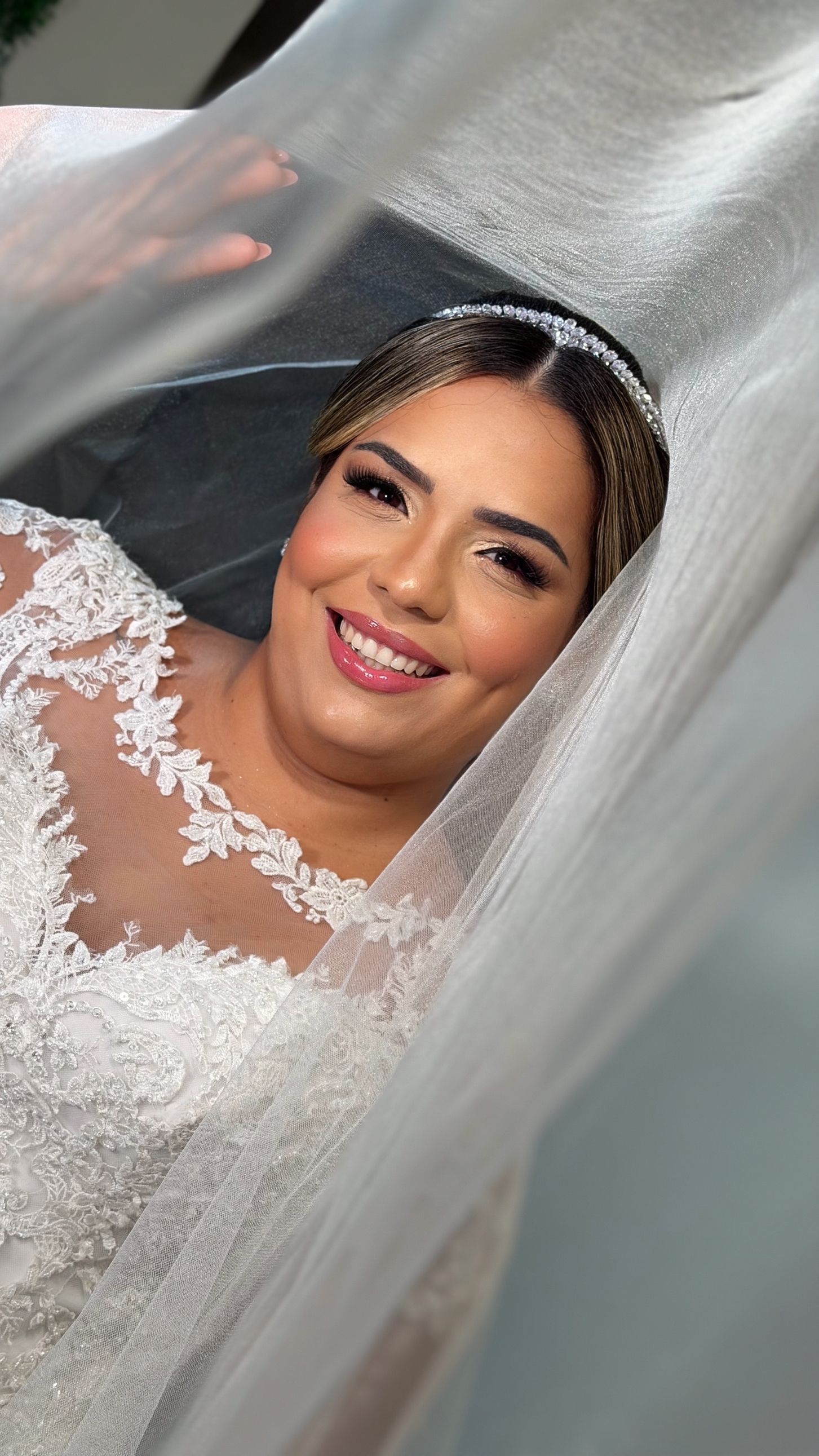 Noiva pronta, retrato em luz natural suave